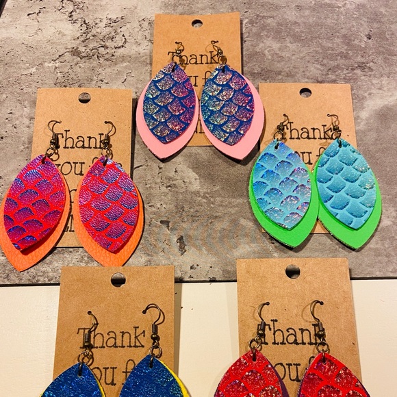 ALNEIO earrings - Picture 3 of 3